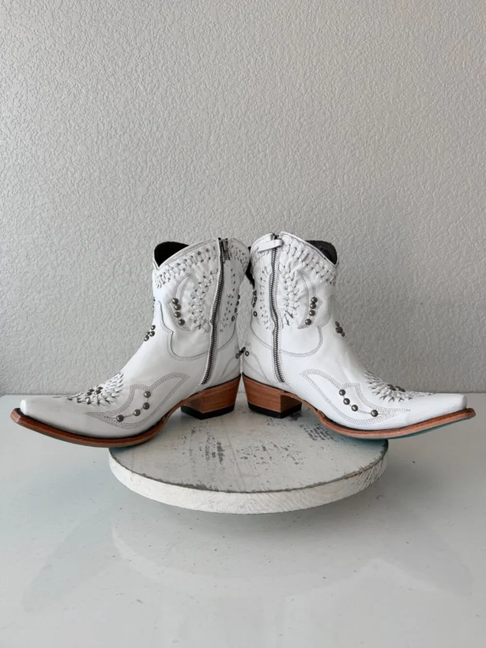 Lane Boots COSSETTE White Cowboy Booties Womens 9.5 Western Snip Toe Short Ankle